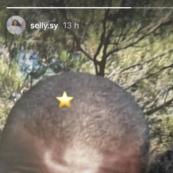 Selly Sy, qui partage son anniversaire avec son papa, a partagé un tendre cliché d'elle enfant à ses côtés. 