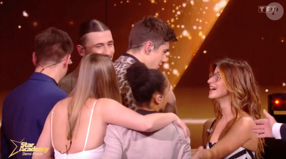 C'est finalement Axel qui a tiré sa révérance après plusieurs heures de show !
(Candice, Margot, Héléna, Julien, Pierre, Axel - Capture TF1)