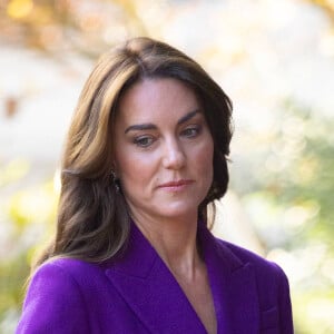 Pour beaucoup, la longueur de cette convalescence est le signe d'un fait grave que la Royauté n'a pas envie de dévoiler
Catherine (Kate) Middleton, princesse de Galles arrive au Design Museum pour co-organiser l'événement avec le Centre de la Fondation Royale pour la petite enfance à Londres le 15 novembre 2023. 