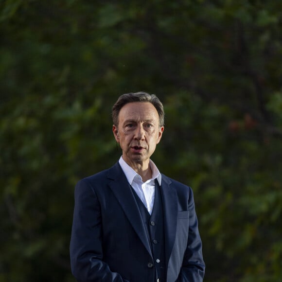 Exclusif - Stéphane Bern lors du 10ème anniversaire du "Grand Concert de Paris" au pied de la Tour Eiffel sur le Champ-de-Mars à Paris, France, le 14 juillet 2023. Pour clôturer en beauté la Fête nationale 2023, l'Orchestre National de France, la Maîtrise et le Choeur de Radio France organisent "Le Grand Concert de Paris" au pied de la Tour Eiffel au Champ-de-Mars à Paris. © Perusseau-Veeren/Bestimage