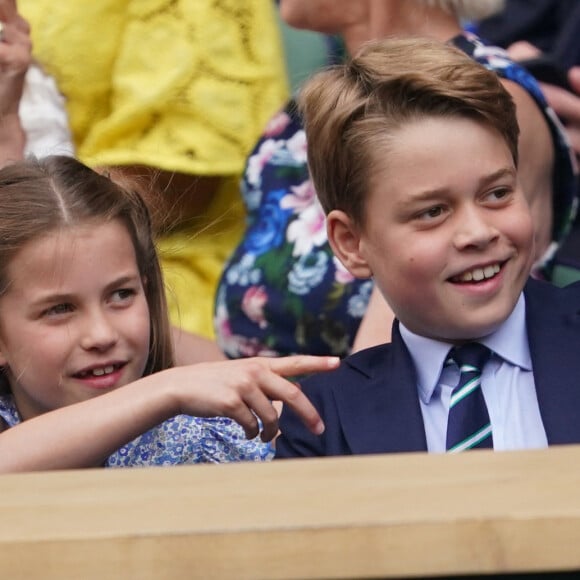 Les enfants de Galles sont donc bien entourés à Windsor.
Charlotte et George à Wimbledon, en 2023