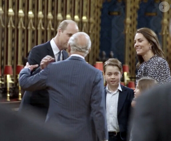 Le prince William, le roi Charles III, Kate Middleton, le prince George et sa soeur la princesse Charlotte