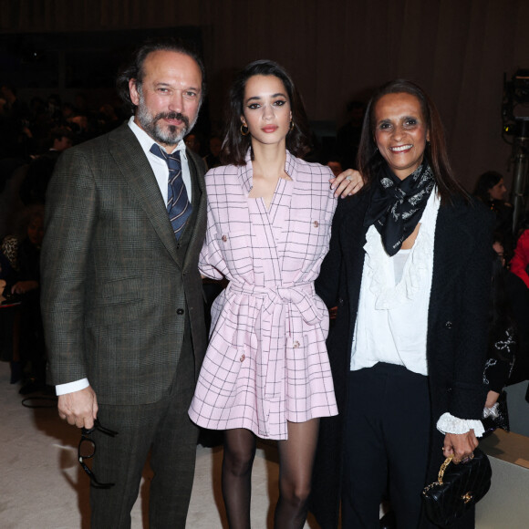 Vincent Perez, Iman Perez, Karine Silla - Défilé de mode Haute-Couture "Chanel" au Grand Palais Ephémère lors de la fashion week de Paris. Le 23 janvier 2024 © Jerome Domine/ABACAPRESS.COM