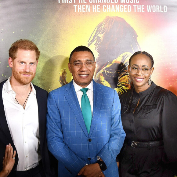 Meghan a affiché un look signé Carolina Herrera, créatrice qu'elle affectionne beaucoup, posant avec le premier ministre de la Jamaïque et sa femme
Prince Harry, Meghan Markle, Andrew Holness, Juliet Holness - Avant-première du film "One Love" sur Bob Marley en Jamaïque le 23 janvier 2024