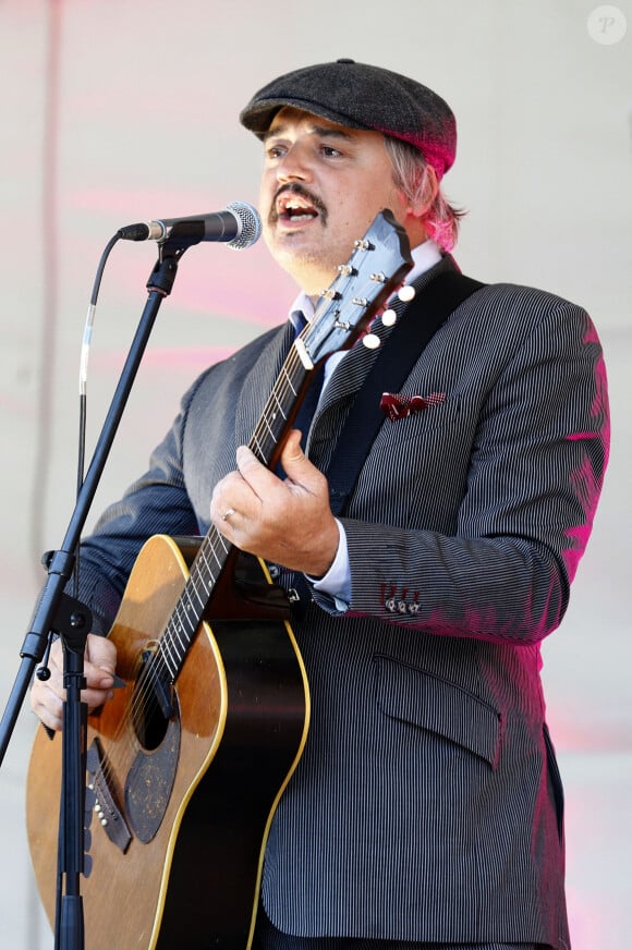 Peter Doherty (Pete Doherty) en concert lors du vernissage de "Beyond Fame - The Art of the Stars" au NRW Forum le 17 à Düsseldorf, Allemagne, le 17 août 2023. © Action Press/Bestimage
