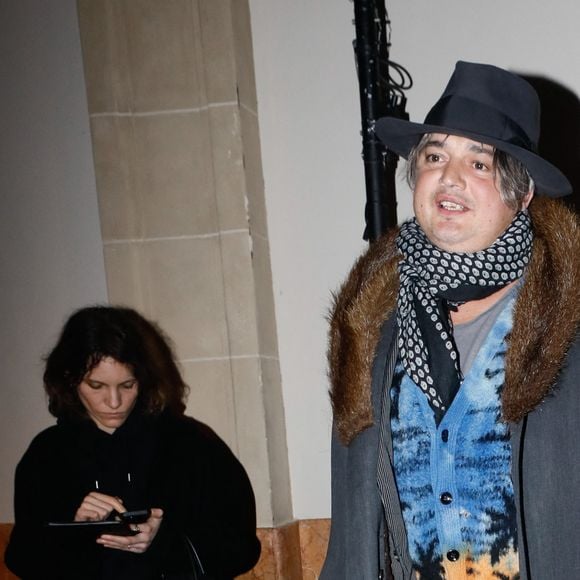 Exclusif - Pete Doherty et son chien au défilé de mode Celine Homme automne-hiver 2023/24 au Palace à Paris le 10 février 2023. © Christophe Clovis / Bestimage
