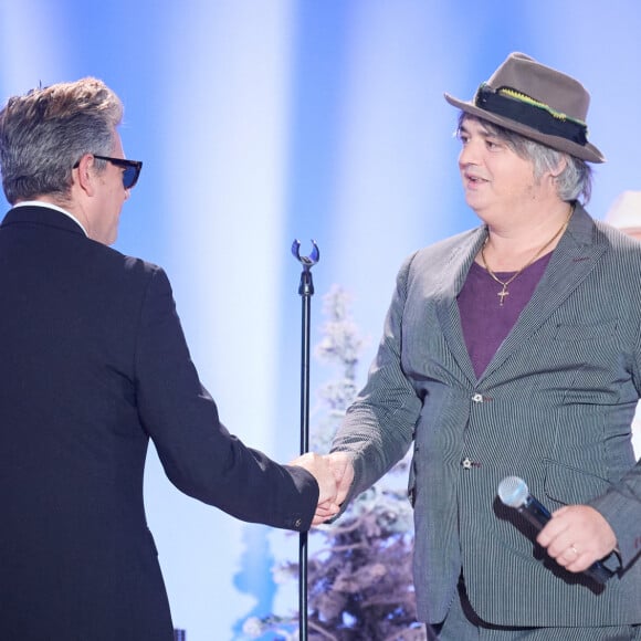 Exclusif - Pete Doherty (Peter Doherty) et Benjamin Biolay lors de l'enregistrement d'un Grand show de Noël "Christmas Show" imaginé par B.Biolay avec une pléiade d'artistes prestigieux au Casino de Paris, France, le 29 septembre 2022, diffusé sur Canal+, le 21 décembre 2022.. © Cyril Moreau/Bestimage