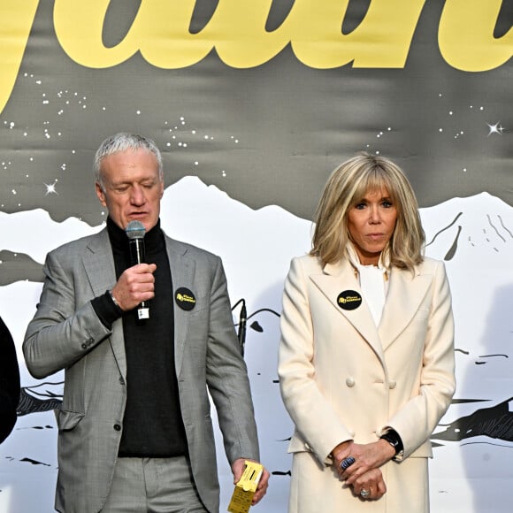 La Première dame française, Brigitte Macron (présidente de la Fondation Hôpitaux de Paris-Hôpitaux de France) et le sélectionneur de l'équipe de France de football, Didier Deschamps (parrain de l'opération Pièces Jaunes) - Lancement de l'édition 2023 de l'opération de collecte de fonds "Pièces Jaunes", destinée à améliorer la vie des enfants hospitalisés, au Jardin Albert 1er, à Nice, France, le 11 janvier 2023. © Bruno Bebert/Bestimage