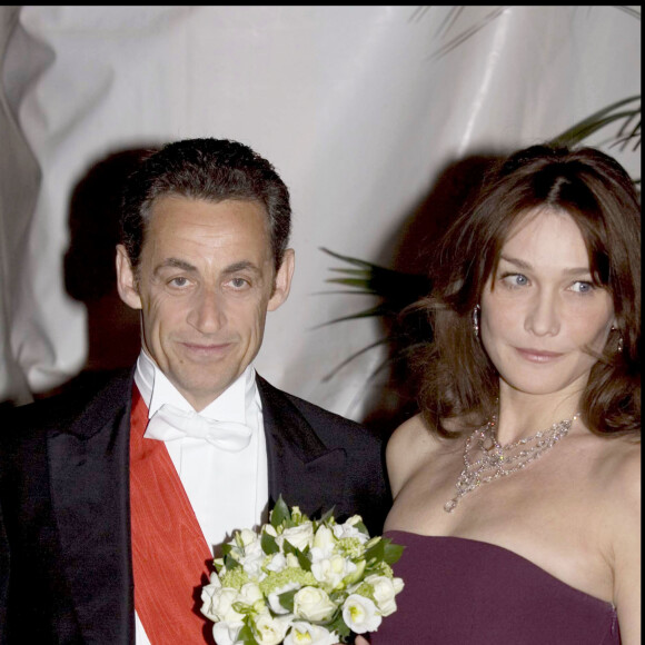 "Je vous avouerais que j'ai senti l'impact des choses ce soir-là" a-t-elle confié, racontant que le feeling était tout de suite passé avec Nicolas Sarkozy 
Archives : Carla Bruni et Nicolas Sarkozy
