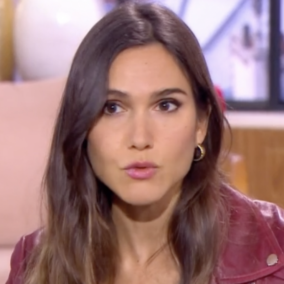 En toute franchise, la chanteuse a indiqué avoir eu de grandes périodes de souffrances en raison de ses troubles alimentaires. 
Joyce Jonathan dans l'émission "Ça commence aujourd'hui" sur France 2.