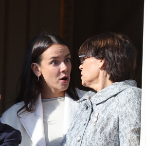 Pauline Ducruet et sa mère, La princesse Stéphanie de Monaco - La famille princière de Monaco au balcon du palais, à l'occasion de la Fête Nationale de Monaco. Le 19 novembre 2023 © Dominique Jacovides-Bruno Bebert / Bestimage 