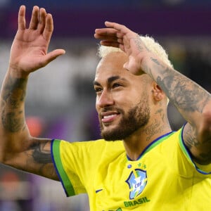 Neymar saluant son pere en tribunes - Match "Brésil - Corée (4-1)" lors de la Coupe du Monde 2022 au Qatar, le 5 décembre 2022.