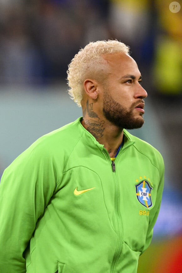 Neymar pendant les hymnes - Match "Brésil - Corée (4-1)" lors de la Coupe du Monde 2022 au Qatar, le 5 décembre 2022.