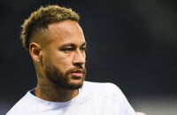 Neymar : Moqué pour son poids, l'ancien joueur du PSG répond par des insultes et un geste obscène, "S*cez ça, haters !"