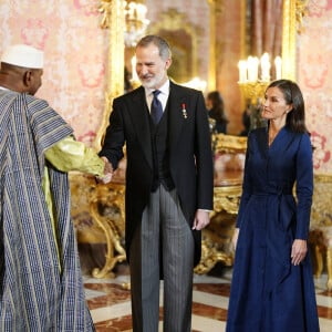 Celui-ci n'a pas hésité.
Le roi Felipe VI et la reine Letizia d'Espagne lors de la réception annuelle avec les ambassadeurs au palais royal à Madrid. Le 31 janvier 2024 