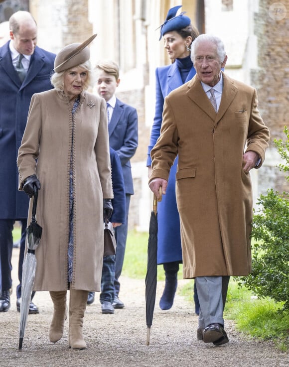 Le site de la monarchie a été mis à jour
Catherine (Kate) Middleton, princesse de Galles,Le roi Charles III d'Angleterre et Camilla Parker Bowles, reine consort d'Angleterre à Sandringham pour le service de Noël 2023