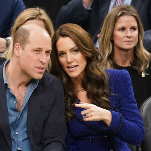 Le prince William, prince de Galles, et Catherine (Kate) Middleton, princesse de Galles, assistent au match de NBA "Boston Celtics - Miami Heat" au TD Garden à Boston, le 30 novembre 2022. 