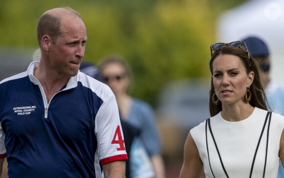 Le prince William, duc de Cambridge, et Catherine (Kate) Middleton, duchesse de Cambridge, arrivent au match de polo caritatif Out-Sourcing Inc au Guards Polo Club, Smiths Lawn à Windsor le 6 juillet 2022. 