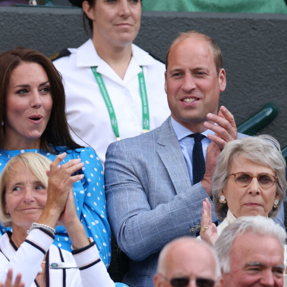 Le prince William, duc de Cambridge, et Catherine (Kate) Middleton, duchesse de Cambridge, dans les tribunes du tournoi de Wimbledon le 5 juillet 2022. 