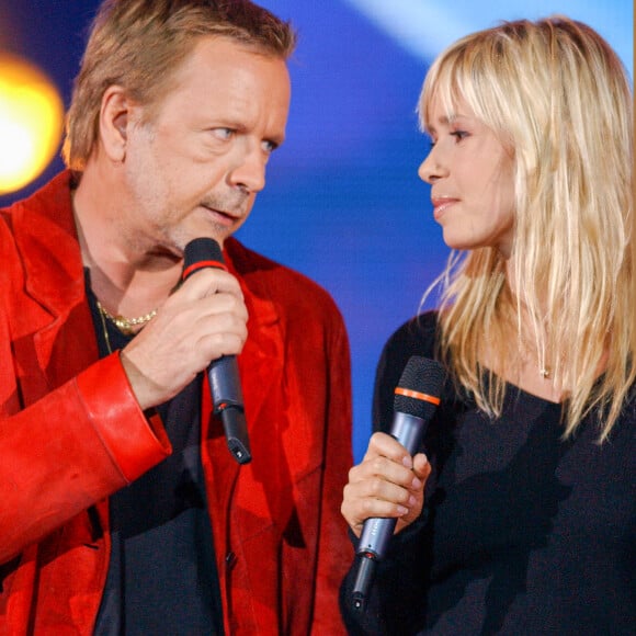 Un mariage qui n'a pas tenu puisqu'ils ont divorcé en 2001
 
Archives - Le chanteur Renaud et sa femme Romane Serda en concert pour les 20 ans du Zenith de Paris en 2005. © Patrick Carpentier / Bestimage