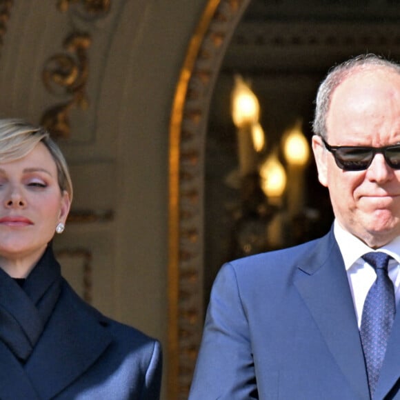 Le prince Albert II de Monaco et son épouse la princesse Charlene au balcon du palais lors de la célébration de la Sainte Dévote à Monaco, sainte patronne de Monaco, le 27 janvier 2024. © Bruno Bebert / Bestimage