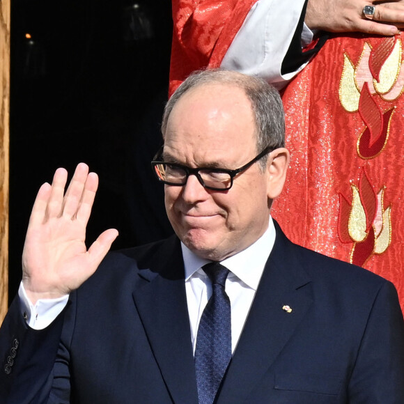 Le prince Albert II de Monaco et son épouse la princesse Charlene lors de la sortie de la messe pontificale lors de la célébration de la Sainte Dévote, sainte patronne de Monaco, à Monaco le 27 janvier 2024. © Bruno Bebert / Bestimage