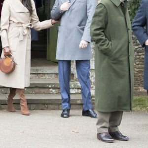 Si beaucoup prêtent leurs tensions à l'arrivée de Meghan Markle dans le clan Windsor, il n'en serait rien !
Les princesses Beatrice et Eugenie d'York, la princesse Anne, le prince William, Catherine Kate Middleton la duchesse de Cambridge enceinte, Meghan Markle et son fiancé le prince Harry, le prince Philip, duc d'Edimbourg - La famille royale d'Angleterre arrive à la messe de Noël à l'église Sainte-Marie-Madeleine à Sandringham, le 25 décembre 2017. 