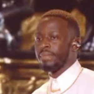 Dadju décide de faire chanter Pierre sur sa composition "Ce qu'on était" lors de la finale de la Star Academy, TF1