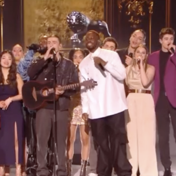 Tous les anciens candidats, très émus et certains en larmes, ont éventuellement rejoint la scène pour accompagner les deux hommes. Un grand moment de télévision 
Dadju décide de faire chanter Pierre sur sa composition "Ce qu'on était" lors de la finale de la Star Academy, TF1