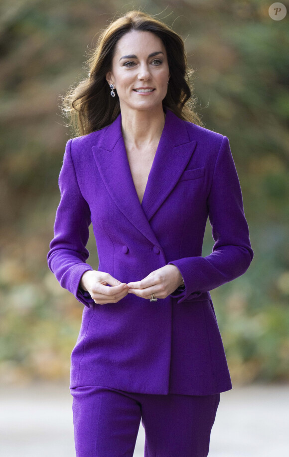 Catherine (Kate) Middleton, princesse de Galles arrive au Design Museum pour co-organiser l'événement avec le Centre de la Fondation Royale pour la petite enfance à Londres le 15 novembre 2023.