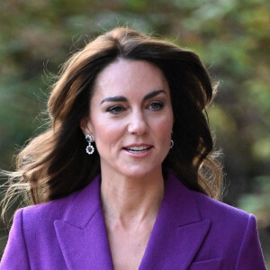 Catherine (Kate) Middleton, princesse de Galles arrive au Design Museum pour co-organiser l'événement avec le Centre de la Fondation Royale pour la petite enfance à Londres le 15 novembre 2023.