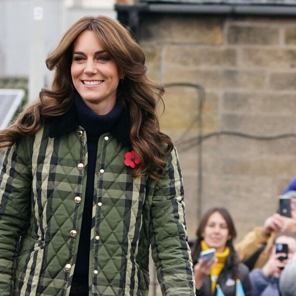 Selon une experte, Kate Middleton pourrait bien s'exprimer prochainement sur la nature de son hospitalisation.
Le prince William, prince de Galles, et Catherine (Kate) Middleton, princesse de Galles, visitent Outfit Moray, une organisation caritative primée à Moray (Ecosse), le 2 novembre 2023.
