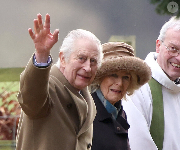 Le roi Charles poursuivait de son côté sa convalescence après son opération de la prostate.
Le roi Charles III d'Angleterre et Camilla Parker Bowles, reine consort d'Angleterre, lors de la messe dominicale en l'église St-Mary Magdalene à Sandringham, le 4 février 2024.