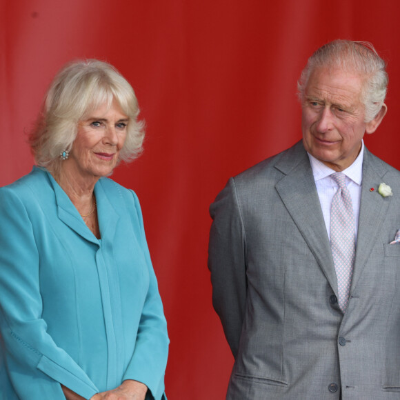 Il vient d'être annoncé que le roi Charles III est atteint d'un cancer, à l'âge de 75 ans.
Le roi Charles III d'Angleterre et Camilla Parker Bowles, reine consort d'Angleterre, assistent à une fête en leur honneur sur la place de la Bourse à Bordeaux.