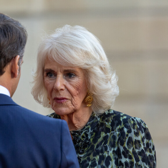 Elle a en effet inauguré Maggie's Royal Free, un nouveau centre de soutien contre le cancer à l'hôpital Royal Free.
Le président de la République française Emmanuel Macron et sa femme la Première Dame reçoivent le roi d'Angleterre et Camilla Parker Bowles, reine consort d'Angleterre, au palais de L'Elysée à Paris, France, le 21 septembre 2023, avant de partir pour Bordeaux, où le couple royal britannique poursuivra sa visite d'État de trois jours en France. © Cyril Moreau/Bestimage