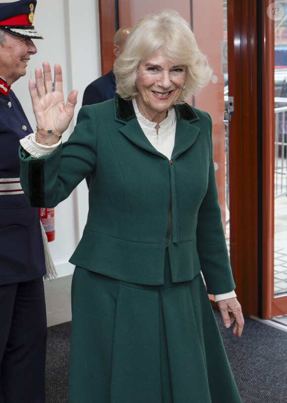 Ainsi, c'est toute seule que la reine Camilla a représenté la famille royale ces derniers jours.
Camilla Parker Bowles, Reine Consort D'Angleterre, visite le centre communautaire Meadows à Cambridge, Royaume Uni, le 2 février 2024.