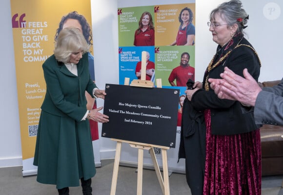 Camilla Parker Bowles, Reine Consort D'Angleterre, visite le centre communautaire Meadows à Cambridge, Royaume Uni, le 2 février 2024.