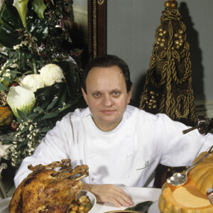 En France, à Paris, portrait de Joël ROBUCHON dans la salle de son restaurant LE JAMIN © Alain Canu via Bestimage 