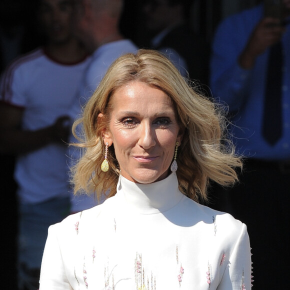 Celine Dion à la sortie de l'hôtel de Crillon à Paris pendant la fashion week Haute Couture automne-hiver 2019/2020 Valentino à Paris le 3 juillet 2019. 