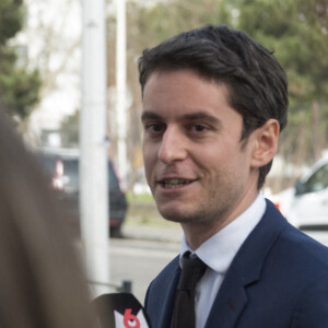 Elle a notamment vécu une idylle très légère, à l'époque du collège, avec notre actuel premier ministre Gabriel Attal.
Gabriel Attal lors d'un point presse sur l'épidémie COVID-19 à Lyon. © Sandrine Thesillat/Panoramic/Bestimage