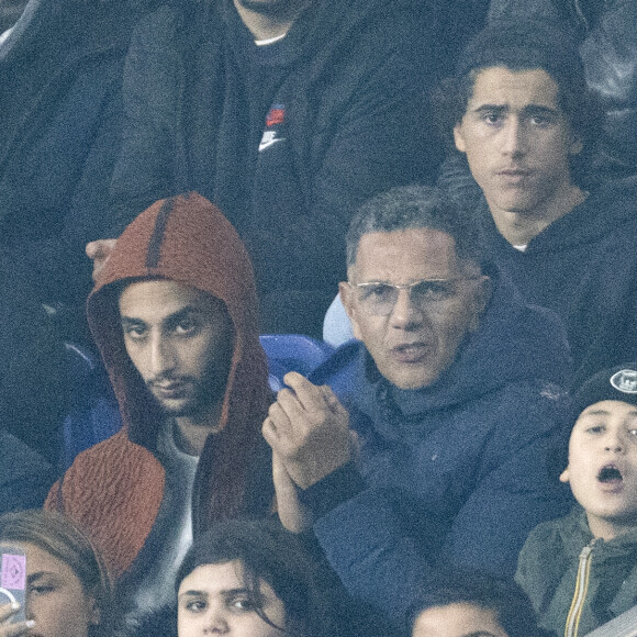 L'acteur Roschdy Zem était à côté de son fils Chad
 
Roschdy Zem et son fils Chad Zem - Célébrités dans les tribunes de la 8ème de finale de la coupe de France de football entre le PSG contre Brest (3-1) au Parc des Princes à Paris le 7 février 2024. © Cyril Moreau/Bestimage