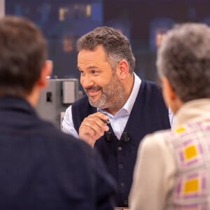 Bruce Toussaint a quitté BFMTV pour TF1
Bruce Toussaint sur le plateau de "Bonjour !", la matinale de TF1. © LUCIE COSNIER / TF1