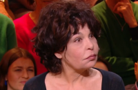 Isabelle Mergault questionnée sur sa potomanie dans "Quelle époque !" sur France 2.