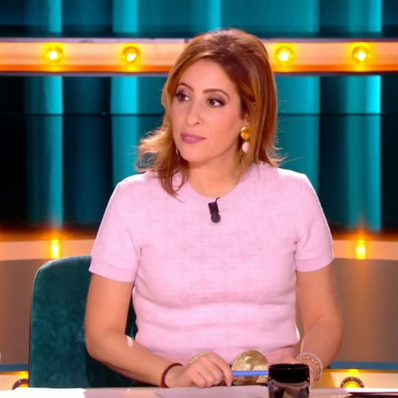 Léa Salamé sur le plateau de "Quelle époque !" sur France 2 le 10 février 2024.