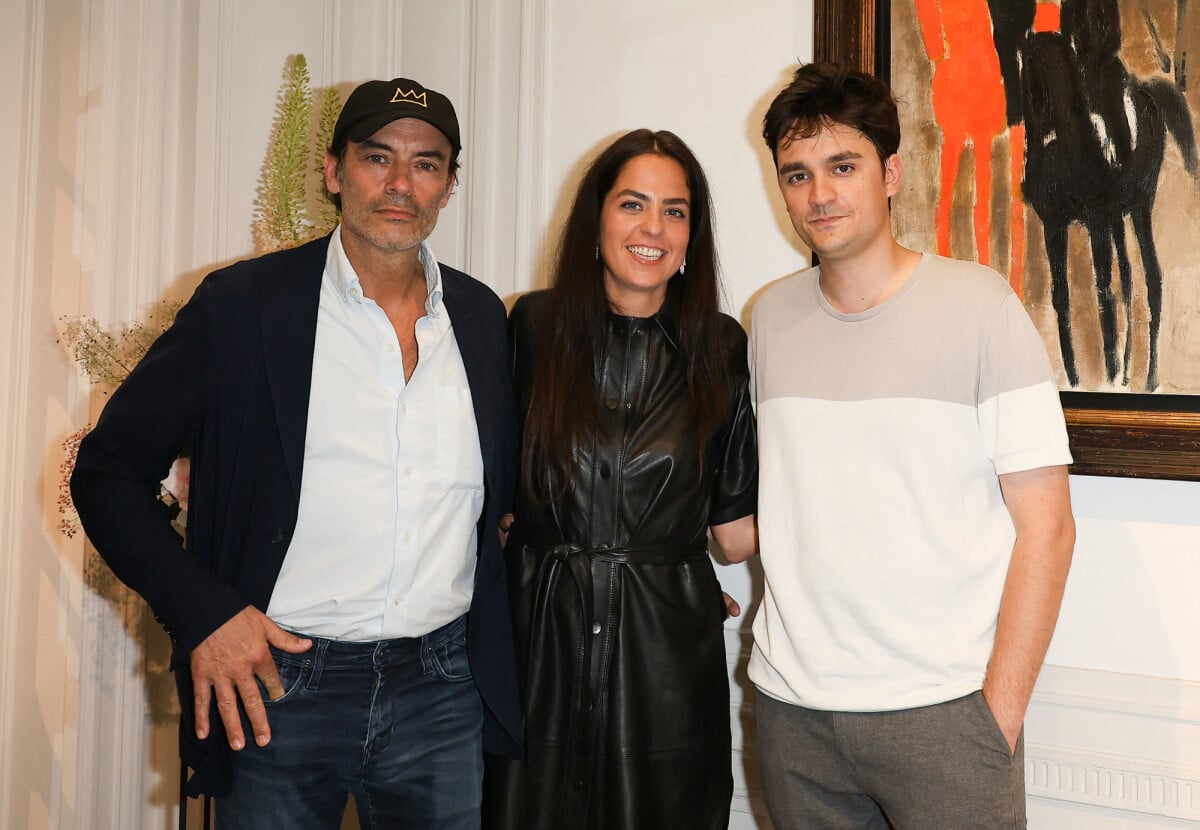 Photo : Exclusif - Anthony Delon, Anouchka Delon et Alain-Fabien Delon au  cocktail à l'issue de la conférence de presse pour la vente de la  collection Alain Delon chez Bonhams Cornette de