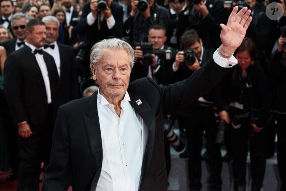 Alain Delon lors de première du film "Une Vie Cachée Life" lors du 72ème Festival International du Film de Cannes, France, le 19 mai 2019. 