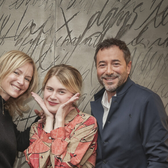 Elle a accepté de se confier sans filtre à Bernard Montiel 
Exclusif - Delphine Dewost, Bernard Montiel, Zaho de Sagazan - Enregistrement de l'émission "OlympiaScope", présentée par B.Montiel et diffusée le 13 février sur Olympia TV, une chaîne du groupe Canal+ et en replay sur myCANAL. Le 4 novembre 2023 © Jack Tribeca / Bestimage 