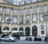 Ce dernier se situe au n°6 de la prestigieuse place Vendôme, quartier hors de prix
Façace de l'immeuble où se trouve l'appartement d'Henri et Catherine Salvador au 6 place Vendôme à Paris