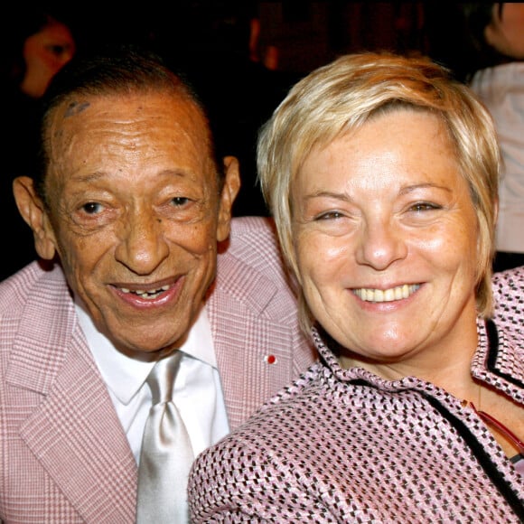 Sa veuve Catherine vit toujours dans l'appartement qu'ils partageaient à sa mort
Henri Salvador et sa femme Catherine - Dîner de stars en faveur du centre Pierre Huth de l'Institut Alfred Fournier au pavillon Gabriel le 29 octobre 2007