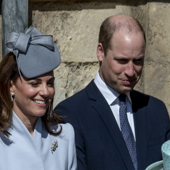 Et aucun doute quant au fait que le prince William sera un roi moderne qui saura assurer les tâches à la maison et celles qu'il aura à réaliser sur le terrain
Le prince William, duc de Cambridge, et Catherine (Kate) Middleton, duchesse de Cambridge, le prince Andrew, duc d'York et la reine Elisabeth II d'Angleterre, arrivent pour assister à la messe de Pâques à la chapelle Saint-Georges du château de Windsor, le 21 avril 2119. 